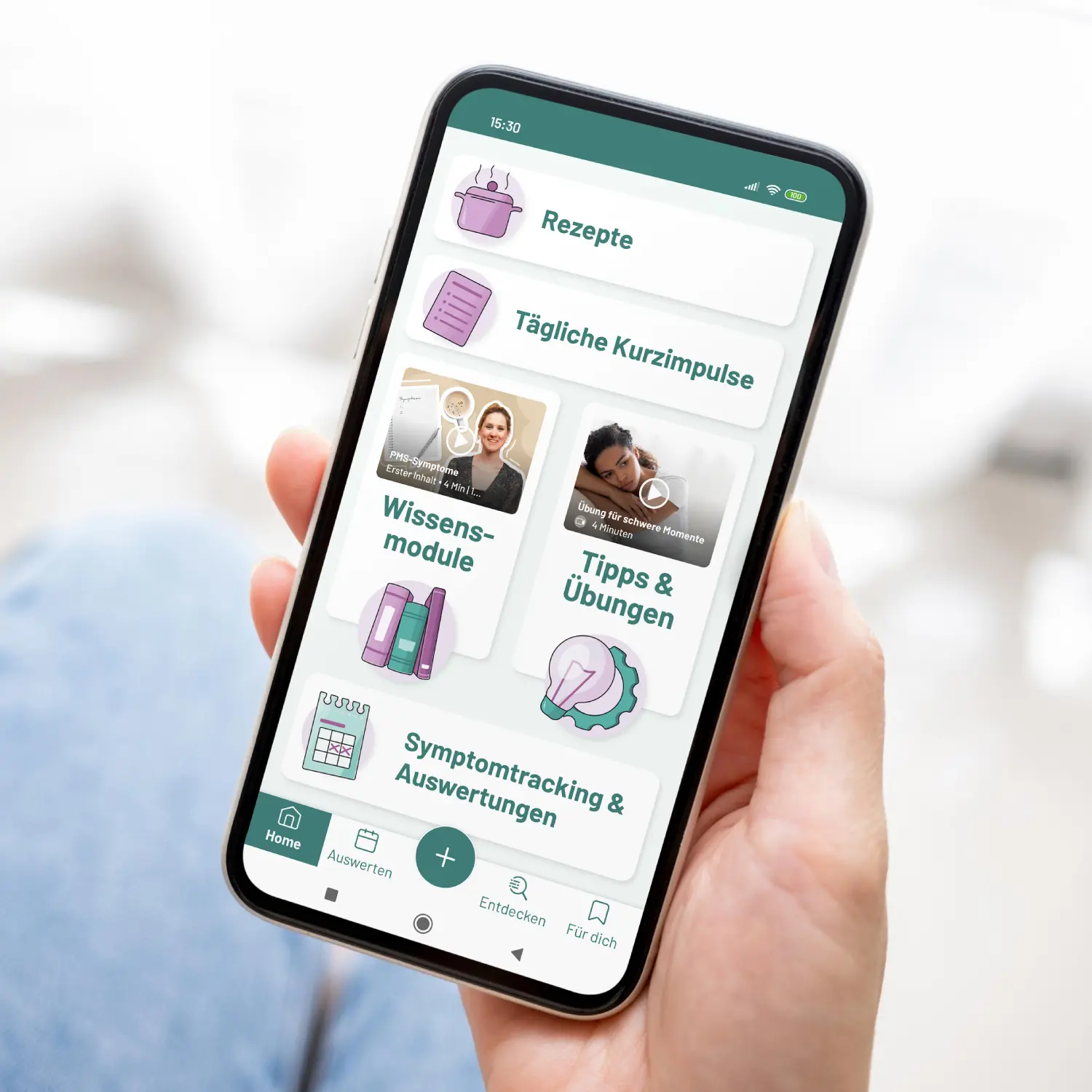 Eine Hand hält ein Smartphone mit geöffneter isi-App