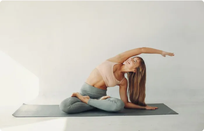 Yoga bei PMS: Kann sanfte Bewegung deine Beschwerden lindern?